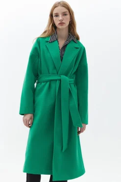 Abrigo con cintur&oacute;n