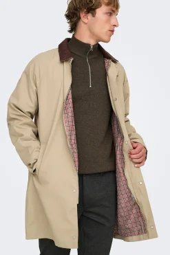 Abrigo con cuello pana