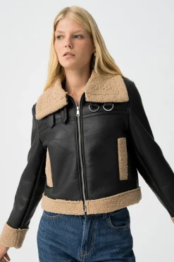 Abrigo con Efecto Piel Combinado