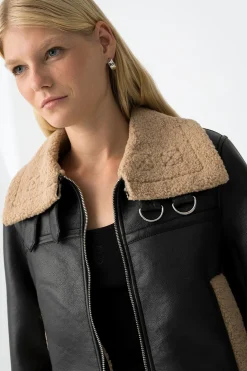 Abrigo con Efecto Piel Combinado