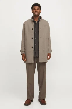 Abrigo corto de lana con cuello alto