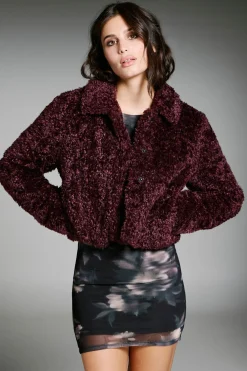 Abrigo corto efecto pelo