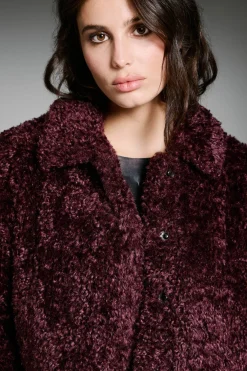 Abrigo corto efecto pelo