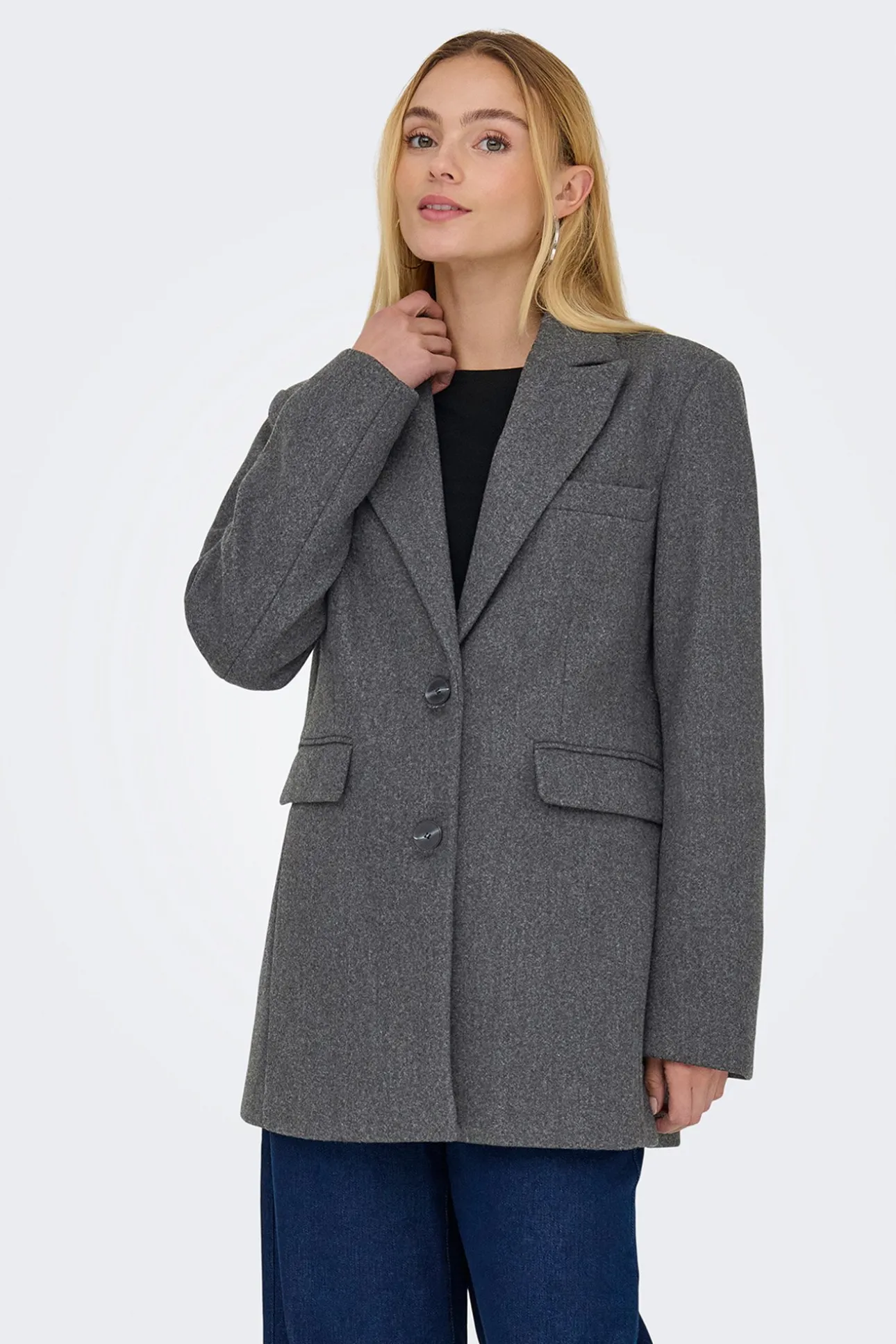 Abrigo corto tipo blazer