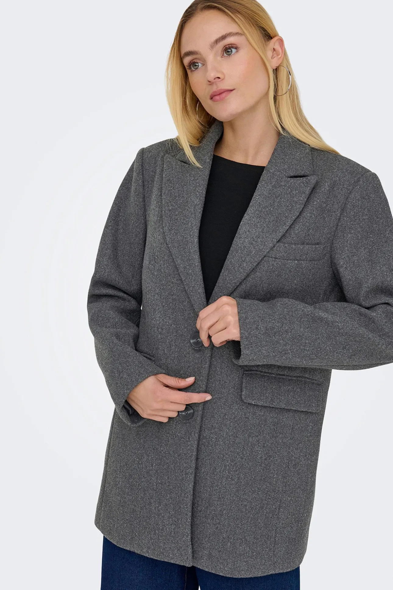 Abrigo corto tipo blazer