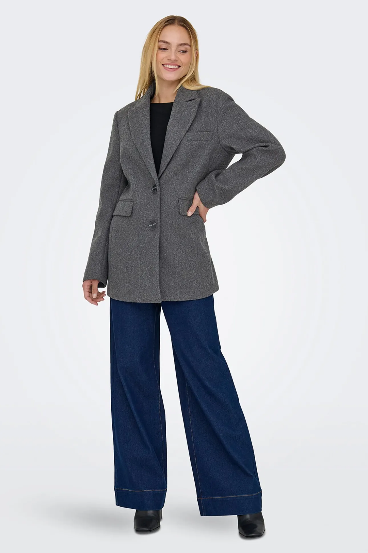 Abrigo corto tipo blazer