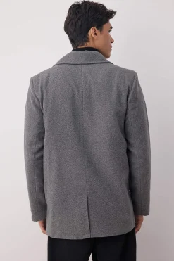 Abrigo de corte regular