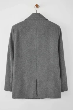 Abrigo de corte regular