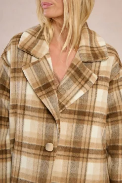 Abrigo de manga larga con cuello solapa