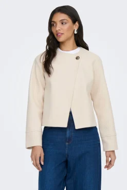 Abrigo de pa&ntilde;o corto