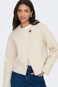 Abrigo de pa&ntilde;o corto