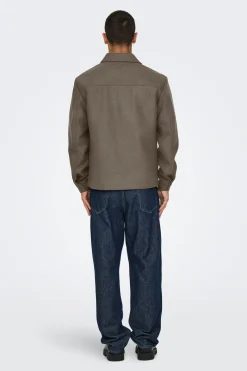 Abrigo de pa&ntilde;o corto