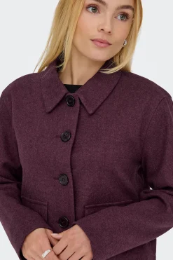 Abrigo de pa&ntilde;o corto