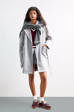 Abrigo largo con cinturón