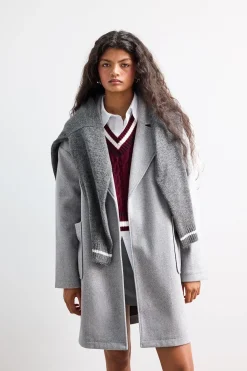 Abrigo largo con cintur&oacute;n