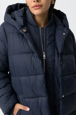 Abrigo Largo de Nailon Acolchado