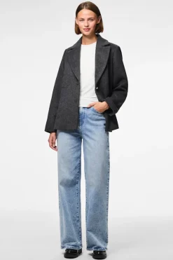 Abrigo pa&ntilde;o corto bot&oacute;n flor