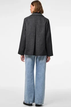 Abrigo pa&ntilde;o corto bot&oacute;n flor