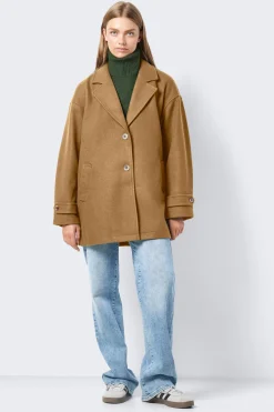 Abrigo pa&ntilde;o solapas detalle mangas