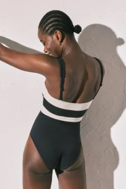 Ba&ntilde;ador bandeau moldeador color block B&W