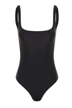 Ba&ntilde;ador cl&aacute;sico escote recto