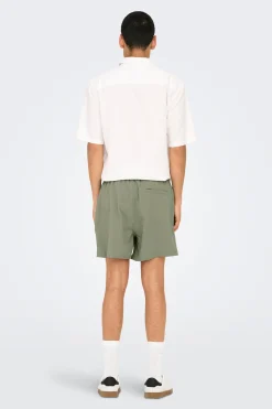 Ba&ntilde;ador corto