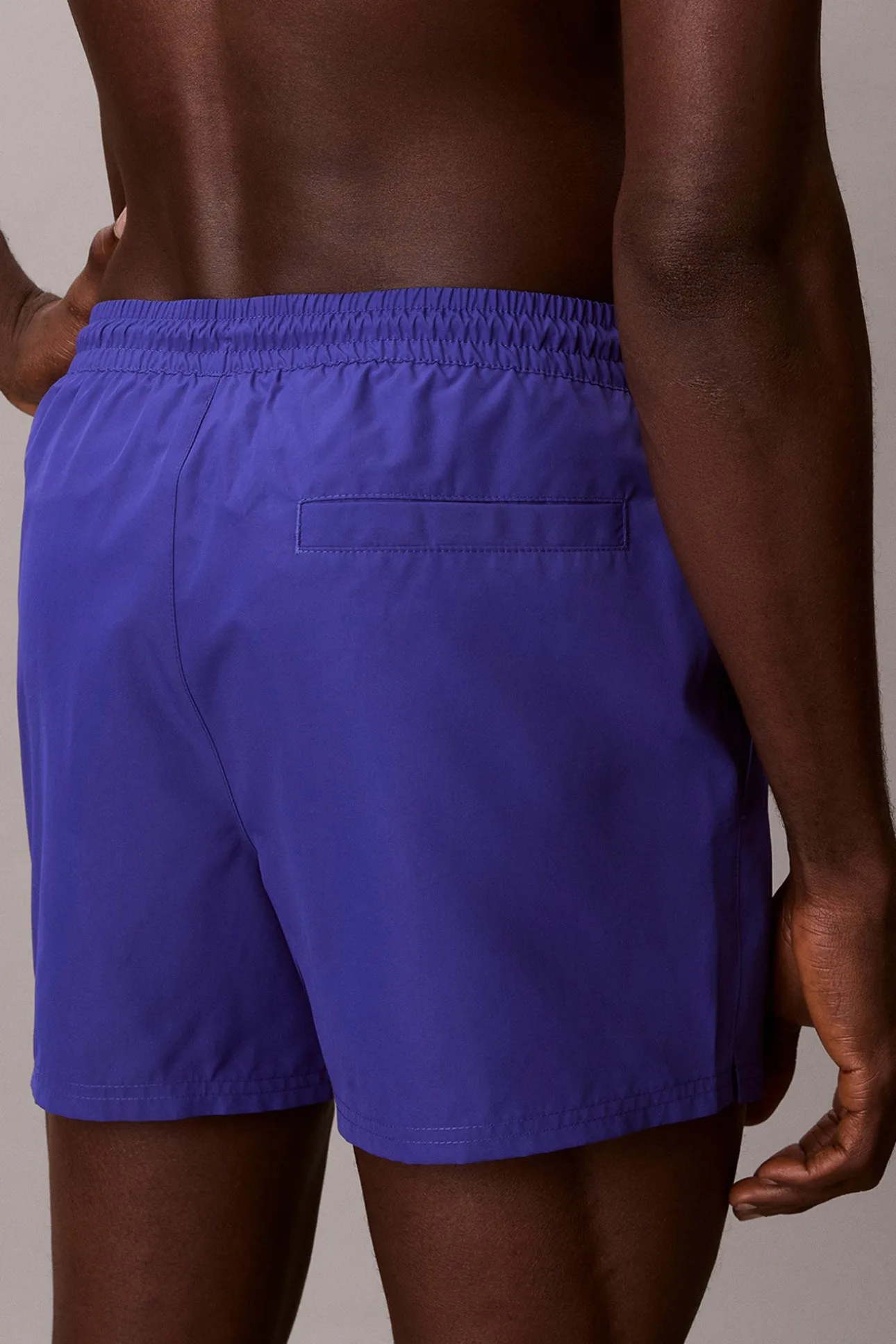 Ba&ntilde;ador corto cord&oacute;n logo