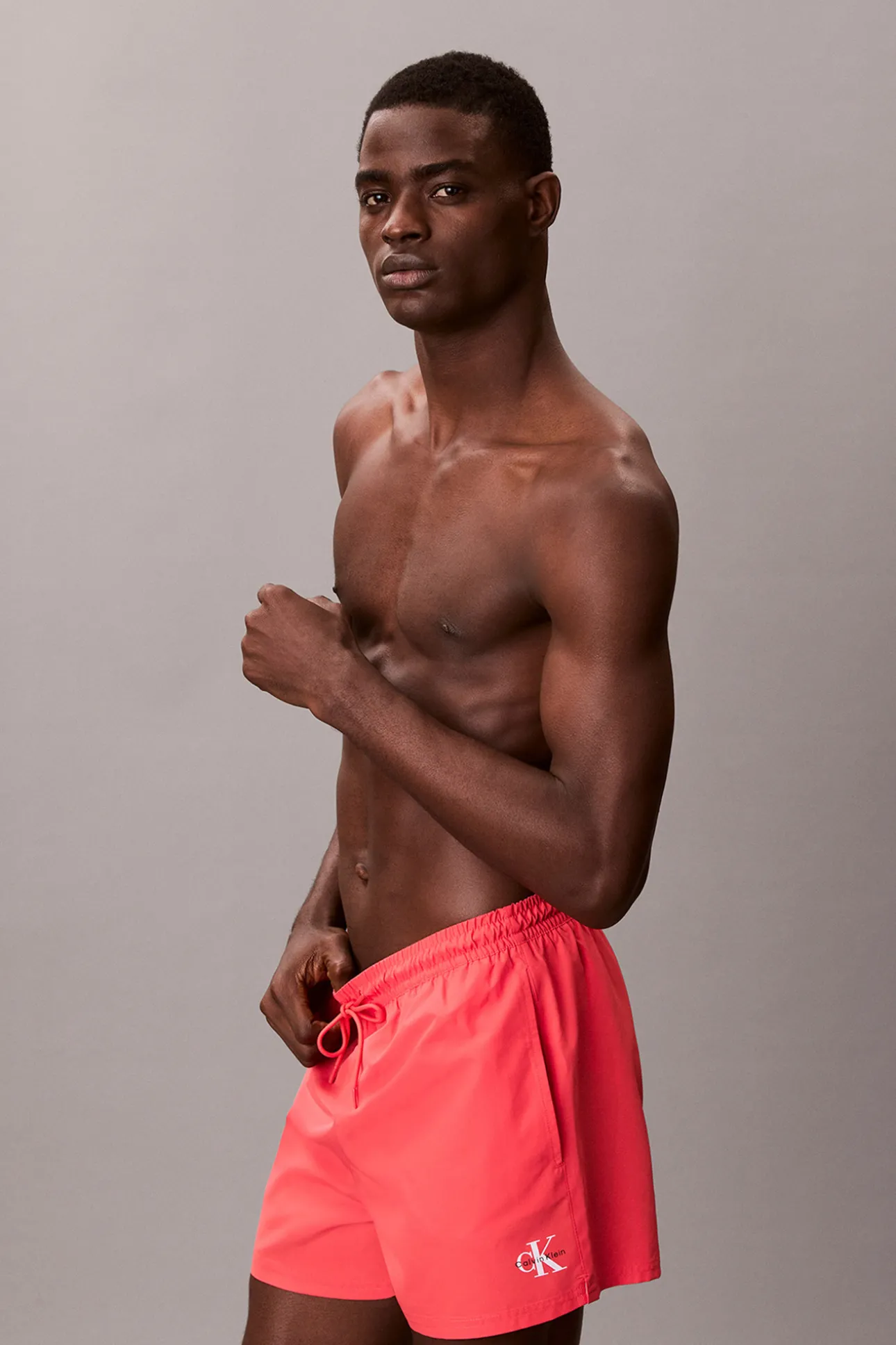 Ba&ntilde;ador corto cord&oacute;n logo