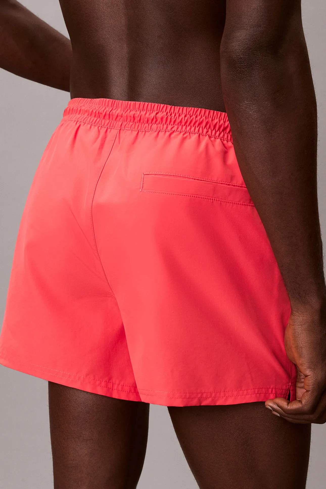 Ba&ntilde;ador corto cord&oacute;n logo