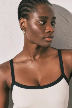 Ba&ntilde;ador escote recto blanco semi brillante