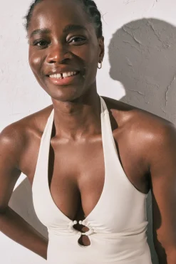 Ba&ntilde;ador moldeador escote profundo blanco