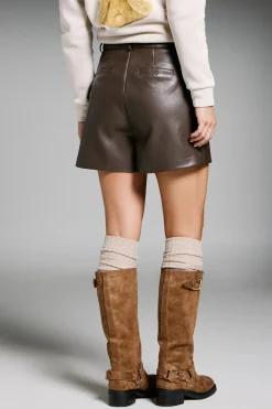 Bermuda de piel vegana