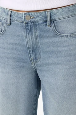 Bermuda vaquera con detalle de rotos