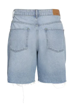 Bermuda vaquera con detalle de rotos