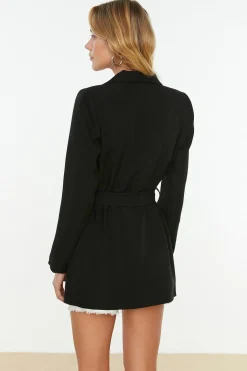 Blazer con cintur&oacute;n