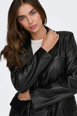 Blazer cruzada de piel vegana