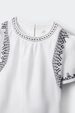 Blusa blanca bordados ni&ntilde;a