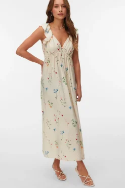 Blusa con volantes en mangas con escote