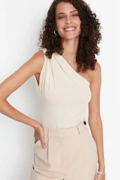 Body ajustado asim&eacute;trico