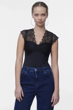 Body el&aacute;stico con encaje