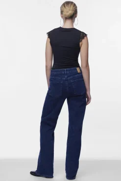 Body el&aacute;stico con encaje