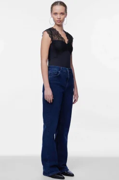 Body el&aacute;stico con encaje