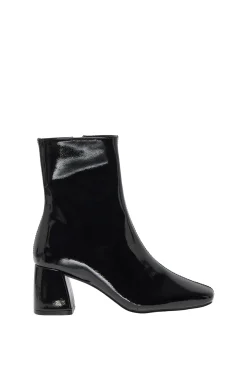 Botín tacón de charol