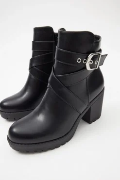 Botin Hebilla Cruzada