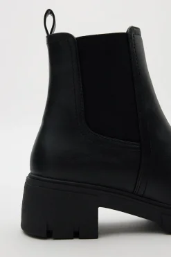 Botines b&aacute;sicos el&aacute;sticos