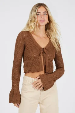 C&aacute;rdigan con pu&ntilde;os acampadados