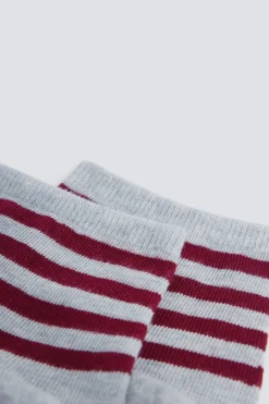 Calcet&iacute;n corto rayas negras