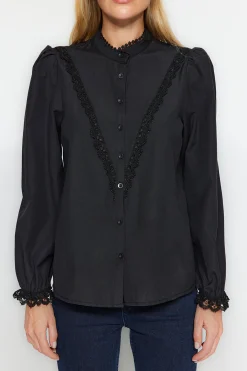 Camisa de algod&oacute;n con detalles de encaje