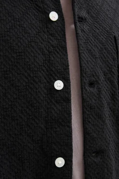 Camisa de hombre de manga corta con textura