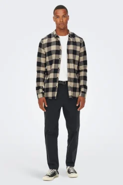 Camisa de hombre de manga larga y cuadros